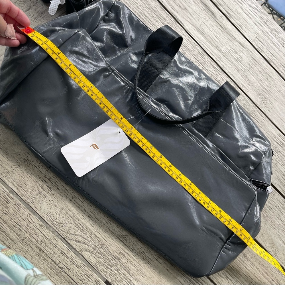 Fabletics The Minimalist Bag Travel Gray Duffle Bag NWT - Picture 6 of 8
